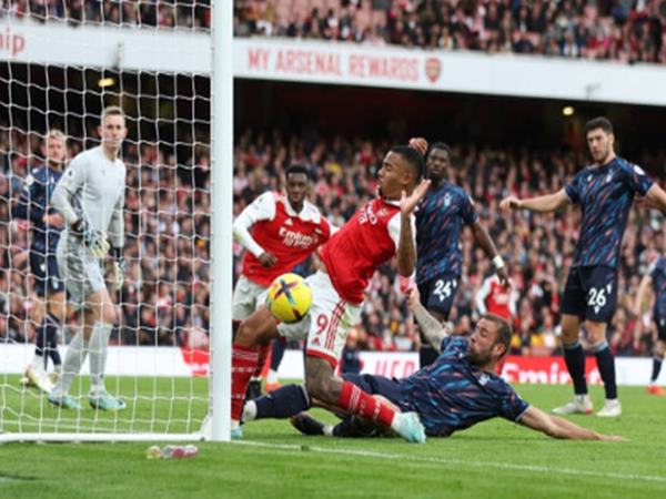 Bóng đá QT 1/11: Arsenal nhận “cú lừa” từ Man City?