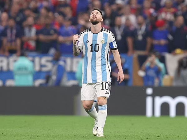 Bóng đá quốc tế 20/12: Scaloni tiết lộ cuộc trò chuyện với Messi