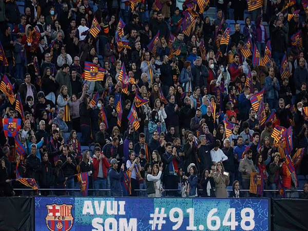 Tin bóng đá trưa 17/2: Trận đấu giữa Barca vs MU lập kỷ lục