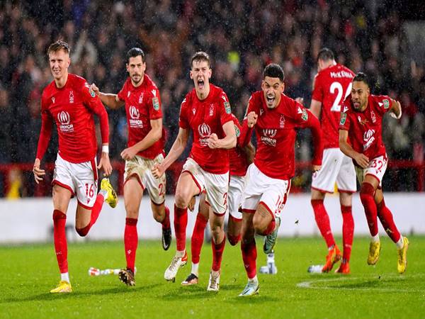 Nottingham Forest: Gã khổng lồ dậy sóng Ngoại Hạng Anh