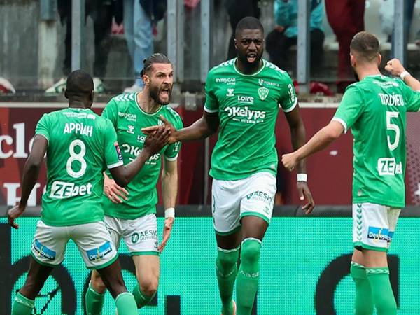 Tin bóng đá QT ngày 3/6: Saint Etienne thăng hạng trở lại Ligue 1